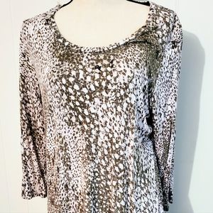 LOGO Large Olive print top